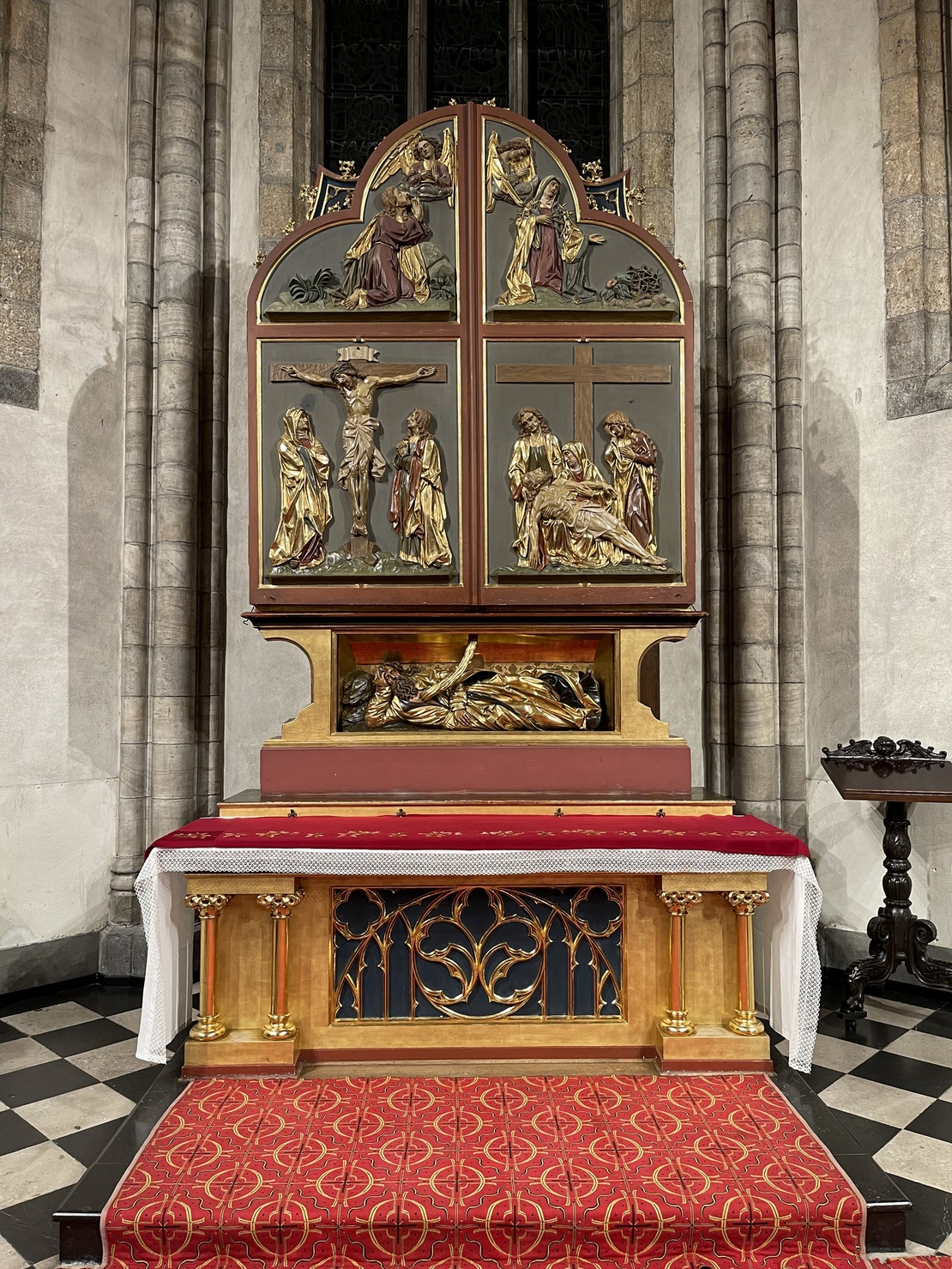 Image - Altar_zu.jpg